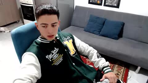 Snapshot of santi_ss chatting on January 11, 1:05 pm santi_ss online show from January 11, 1:05 pm