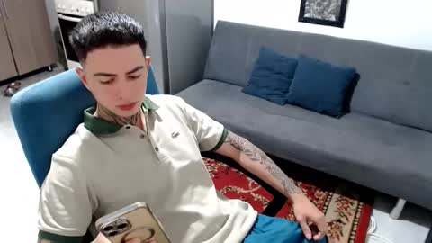 Snapshot of santi_ss chatting on January 12, 1:38 pm santi_ss online show from January 12, 1:38 pm