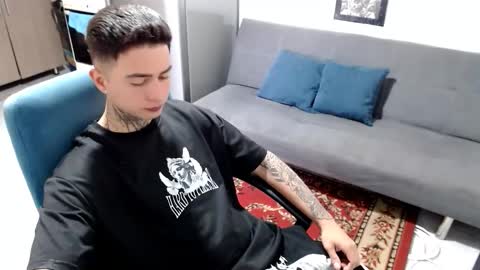 Snapshot of santi_ss chatting on January 17, 12:54 pm santi_ss online show from January 17, 12:54 pm