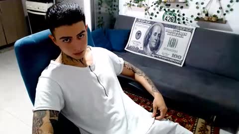 Snapshot of santi_ss chatting on February 6, 2:31 pm santi_ss online show from February 6, 2:31 pm