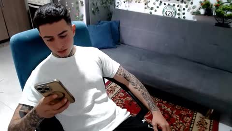 Snapshot of santi_ss chatting on February 13, 2:46 pm santi_ss online show from February 13, 2:46 pm