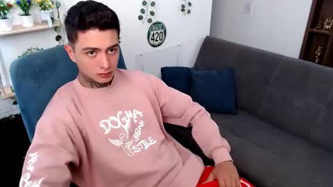 Snapshot of santi_ss chatting on March 11, 3:18 pm santi_ss online show from March 11, 3:18 pm