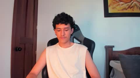 santi_twink19 online show from October 25, 9:53 pm