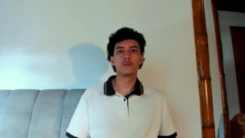 santi_twink19 online show from June 2, 1:02 pm