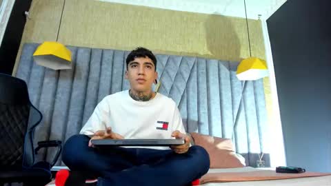 Snapshot of santiabader chatting on October 19, 3:23 pm SantiAbader online show from October 19, 3:23 pm