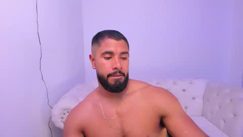 santiago_huntt online show from January 15, 12:41 am