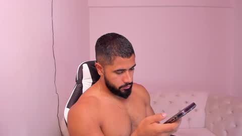 santiago_huntt online show from February 5, 11:55 am