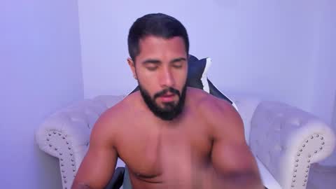 santiago_huntt online show from October 7, 11:02 pm