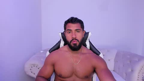 santiago_huntt online show from November 14, 12:48 pm