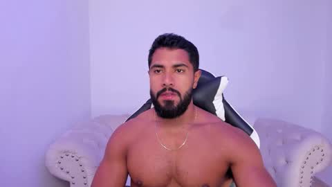 santiago_huntt online show from November 18, 12:31 pm