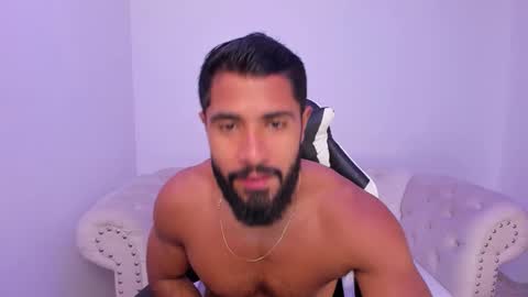 santiago_huntt online show from December 19, 1:07 pm