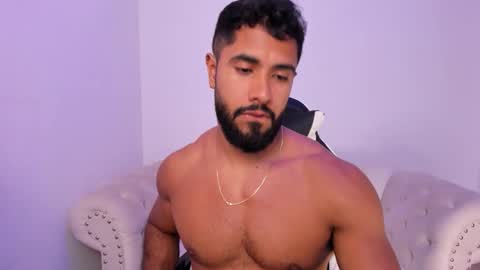 santiago_huntt online show from February 3, 9:31 pm