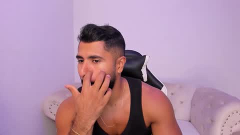 santiago_huntt online show from February 25, 8:18 pm