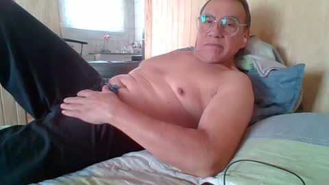 santiago_n online show from July 20, 3:25 pm