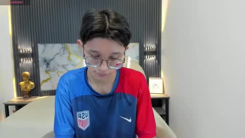 santiago_russo18 online show from October 19, 1:01 pm