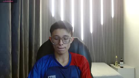 santiago_russo18 online show from February 20, 6:26 am