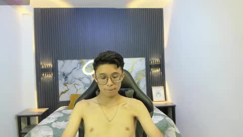 santiago_russo18 online show from February 21, 8:43 pm