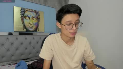 santiago_russo18 online show from April 22, 6:31 pm