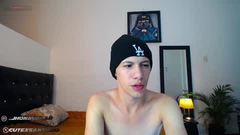 Snapshot of santiagocutex chatting on September 19, 4:25 am SANTAGO online show from September 19, 4:25 am