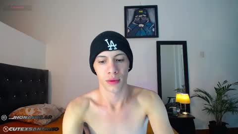 Snapshot of santiagocutex chatting on September 28, 9:25 am SANTAGO online show from September 28, 9:25 am