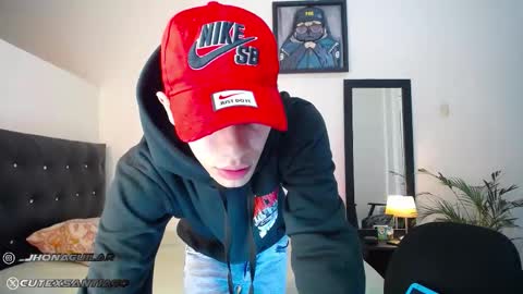 Snapshot of santiagocutex chatting on October 1, 10:21 am SANTAGO online show from October 1, 10:21 am