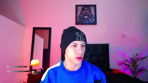 Snapshot of santiagocutex chatting on October 25, 11:51 am SANTAGO online show from October 25, 11:51 am