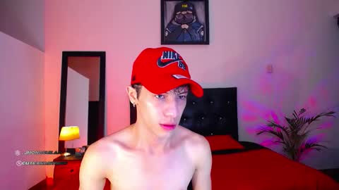 Snapshot of santiagocutex chatting on October 29, 9:55 am SANTAGO online show from October 29, 9:55 am