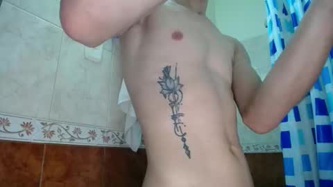 Snapshot of santiagocutex chatting on November 10, 9:52 am SANTAGO online show from November 10, 9:52 am