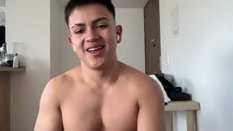 santiagomg_ online show from July 15, 9:09 pm