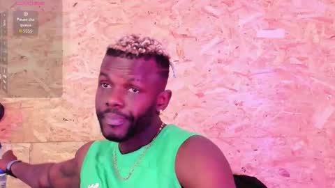 Snapshot of santiblack7 chatting on November 27, 2:57 am Santi online show from November 27, 2:57 am