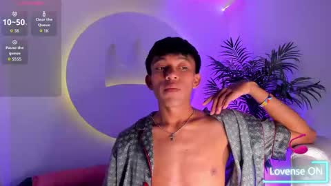 Snapshot of santti_ chatting on October 7, 9:45 pm Santii online show from October 7, 9:45 pm