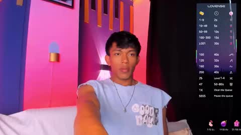 Snapshot of santti_ chatting on October 15, 9:15 pm Santii online show from October 15, 9:15 pm