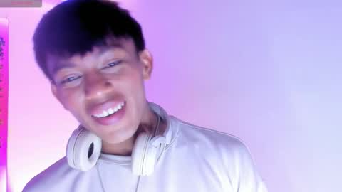 Snapshot of santti_ chatting on October 19, 1:23 pm Santii online show from October 19, 1:23 pm