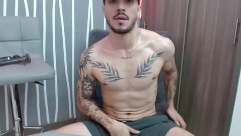 Snapshot of santti_torres chatting on March 6, 11:23 pm Santy Torres online show from March 6, 11:23 pm