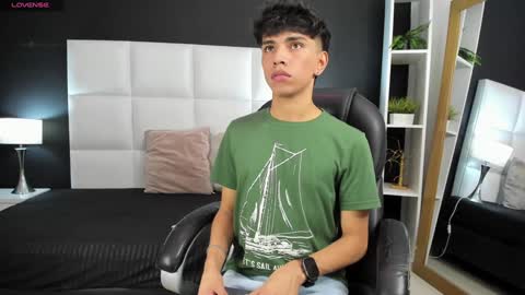 Santiago Carrington online show from December 23, 5:54 pm