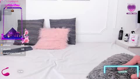 Santiago Carrington online show from February 8, 5:18 am