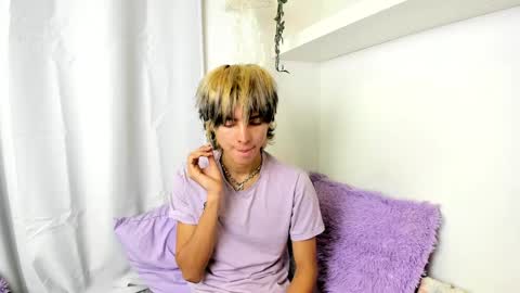 Snapshot of santy_kitty chatting on December 17, 3:17 am kitty online show from December 17, 3:17 am