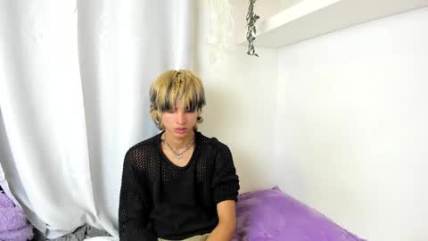 Snapshot of santy_kitty chatting on December 20, 6:08 am kitty online show from December 20, 6:08 am