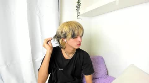 Snapshot of santy_kitty chatting on December 22, 5:12 am kitty online show from December 22, 5:12 am