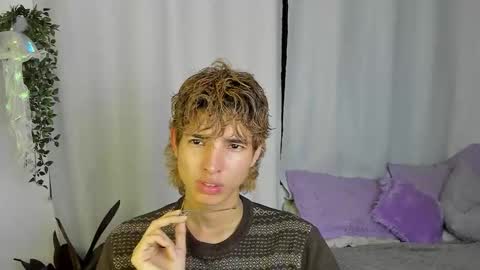 Snapshot of santy_kitty chatting on September 29, 2:49 am kitty online show from September 29, 2:49 am