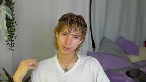 Snapshot of santy_kitty chatting on October 4, 2:31 am kitty online show from October 4, 2:31 am