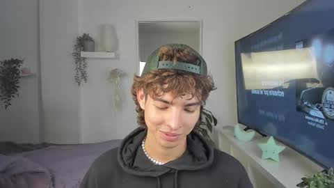 kitty online show from December 5, 2:42 am