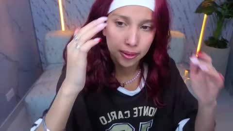 Snapshot of saphire_tx chatting on December 14, 1:05 pm Online 800 to 1400 online show from December 14, 1:05 pm