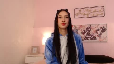 Snapshot of sara17_ chatting on October 10, 4:33 am Sara online show from October 10, 4:33 am