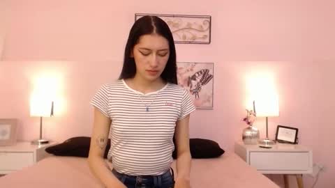Snapshot of sara17_ chatting on October 12, 5:06 am Sara online show from October 12, 5:06 am