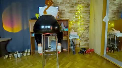 Snapshot of sara__foxy chatting on June 3, 2:36 am sara foxy online show from June 3, 2:36 am