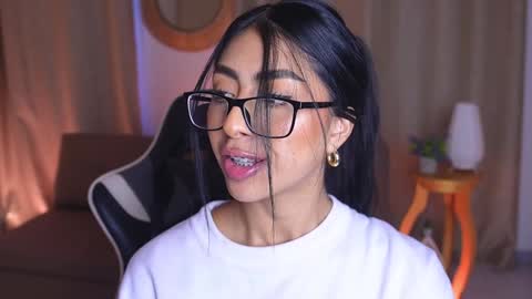 Snapshot of sara_albrecht chatting on January 21, 3:21 pm Sara online show from January 21, 3:21 pm