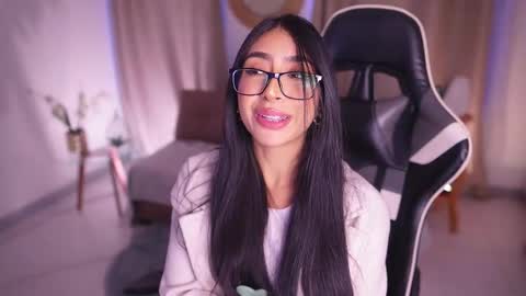 Snapshot of sara_albrecht chatting on February 11, 3:29 pm Sara online show from February 11, 3:29 pm