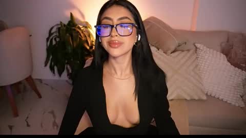 Snapshot of sara_albrecht chatting on November 15, 3:37 am Sara online show from November 15, 3:37 am