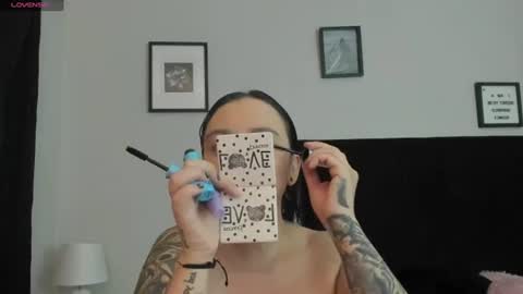 sara_b11 online show from June 27, 6:02 pm